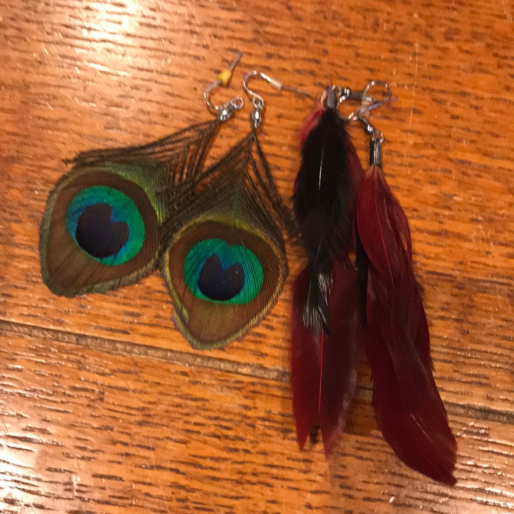 2 pairs of Feather earrings